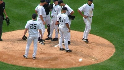 Multiple Yankee players gathering at the mound